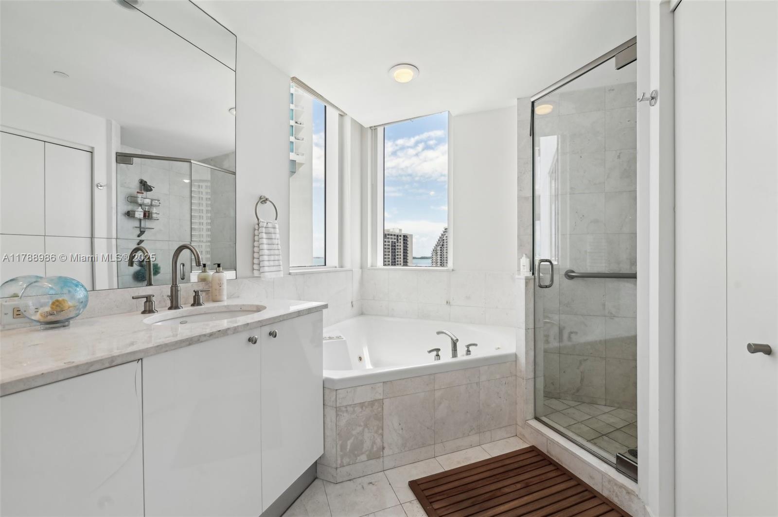 901 Brickell Key Boulevard, Unit 1009 Miami, FL 33131 - Photo 13 of 28