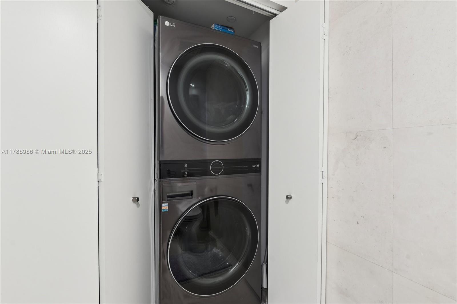 901 Brickell Key Boulevard, Unit 1009 Miami, FL 33131 - Photo 18 of 28