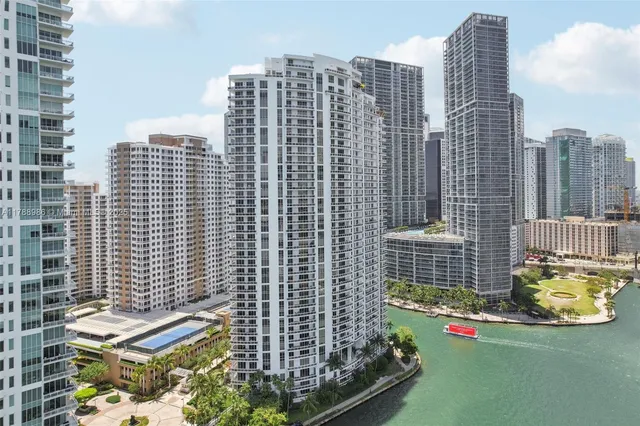 $1,215,000 | 901 Brickell Key Boulevard, Unit 1009, Miami, FL 33131