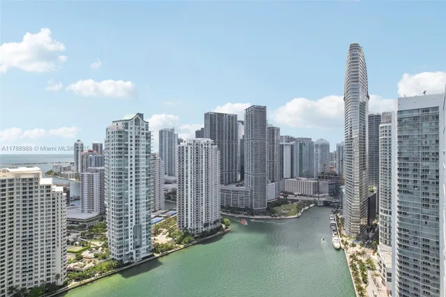 $1,215,000 | 901 Brickell Key Boulevard, Unit 1009, Miami, FL 33131