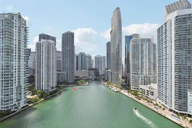 $1,215,000 | 901 Brickell Key Boulevard, Unit 1009, Miami, FL 33131