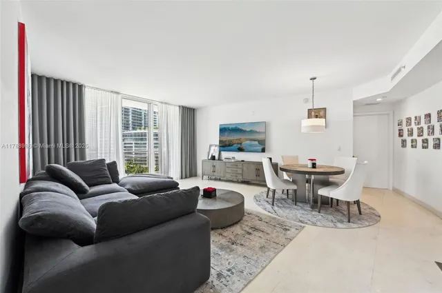 $1,215,000 | 901 Brickell Key Boulevard, Unit 1009, Miami, FL 33131