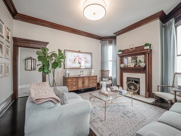 $525,000 | 1403 Southeast 2nd Street, Evansville, IN 47713