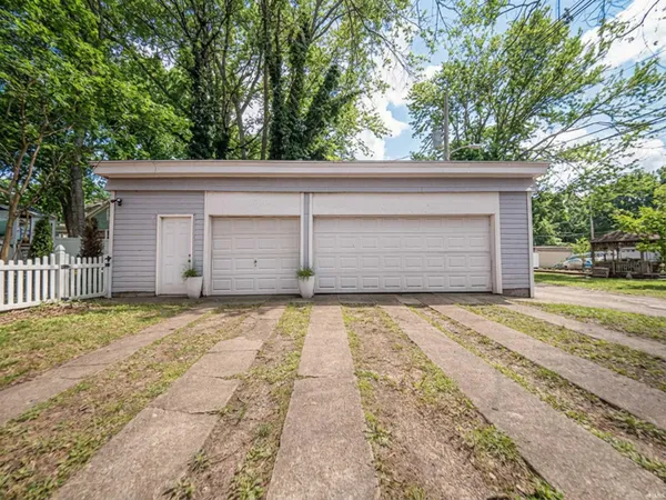 $525,000 | 1403 Southeast 2nd Street, Evansville, IN 47713