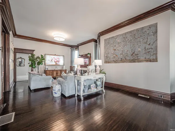 $525,000 | 1403 Southeast 2nd Street, Evansville, IN 47713