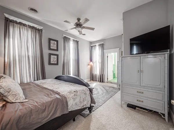 $525,000 | 1403 Southeast 2nd Street, Evansville, IN 47713