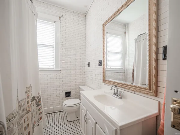 $525,000 | 1403 Southeast 2nd Street, Evansville, IN 47713