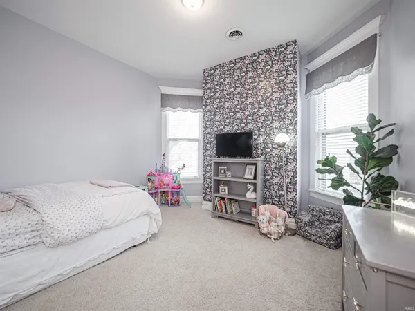 $525,000 | 1403 Southeast 2nd Street, Evansville, IN 47713