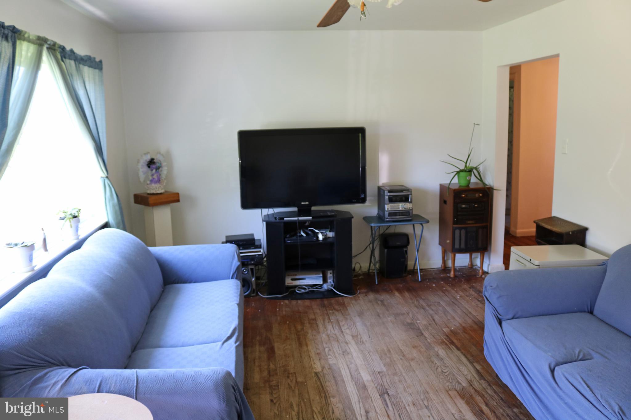 80 Monocacy Road Birdsboro, PA 19508 - Photo 8 of 16 Living Room