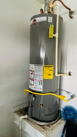 an empty room with wooden floor and mirror