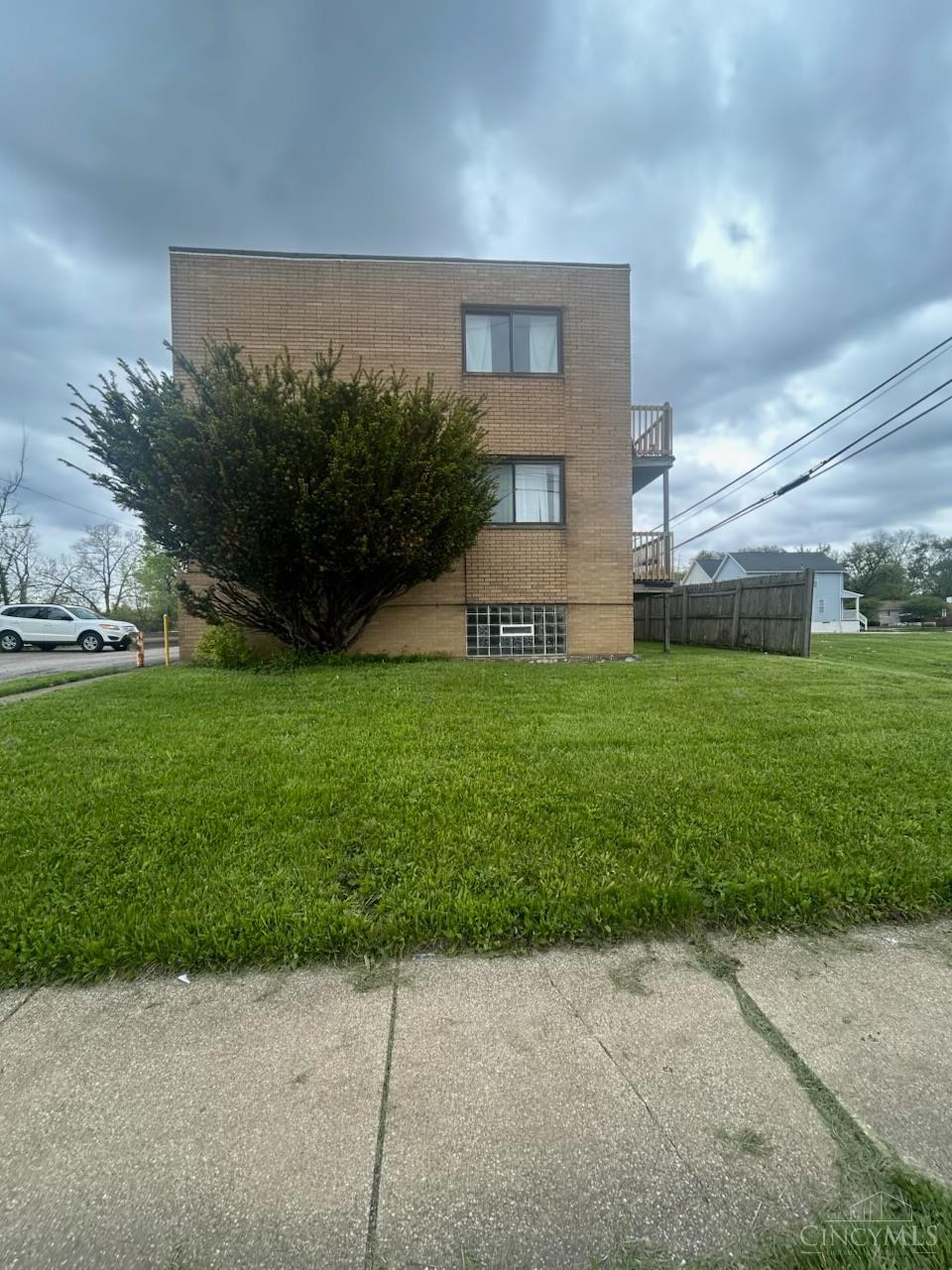 4467 Lee Road Cleveland, OH 44128 - Photo 6 of 15