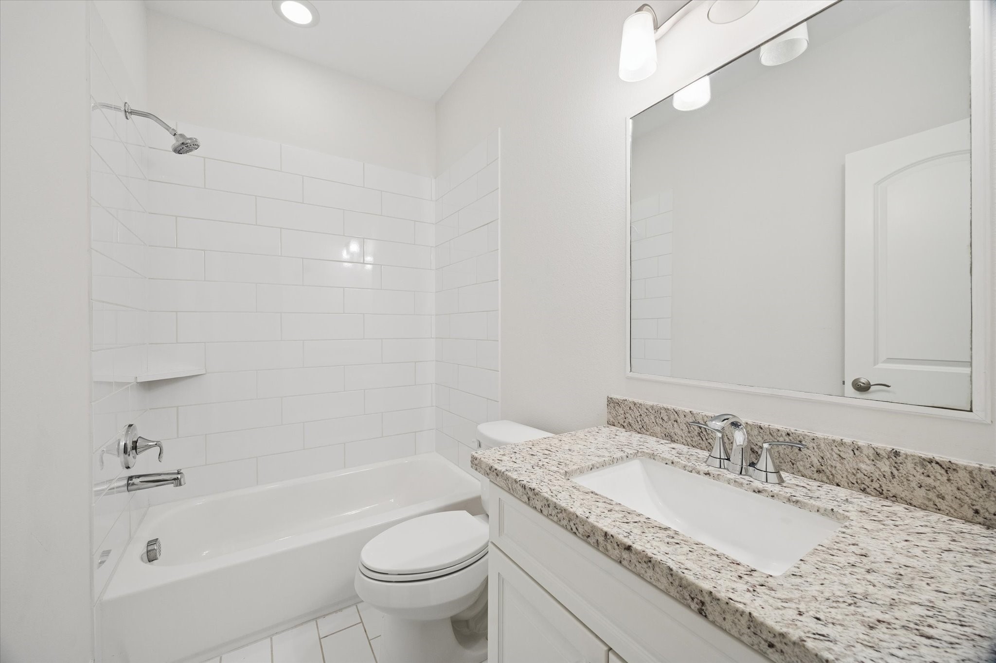 1630 West 24th Street Houston, TX 77008 - Photo 16 of 24 3rd bdrm ensuite bath.