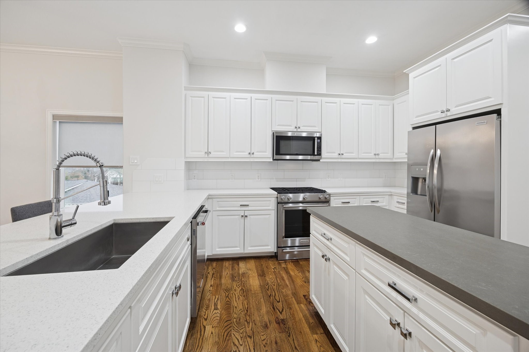 1630 West 24th Street Houston, TX 77008 - Photo 5 of 24 SS farmhouse sink, hardwood floors, quartz countertops & island prep station.