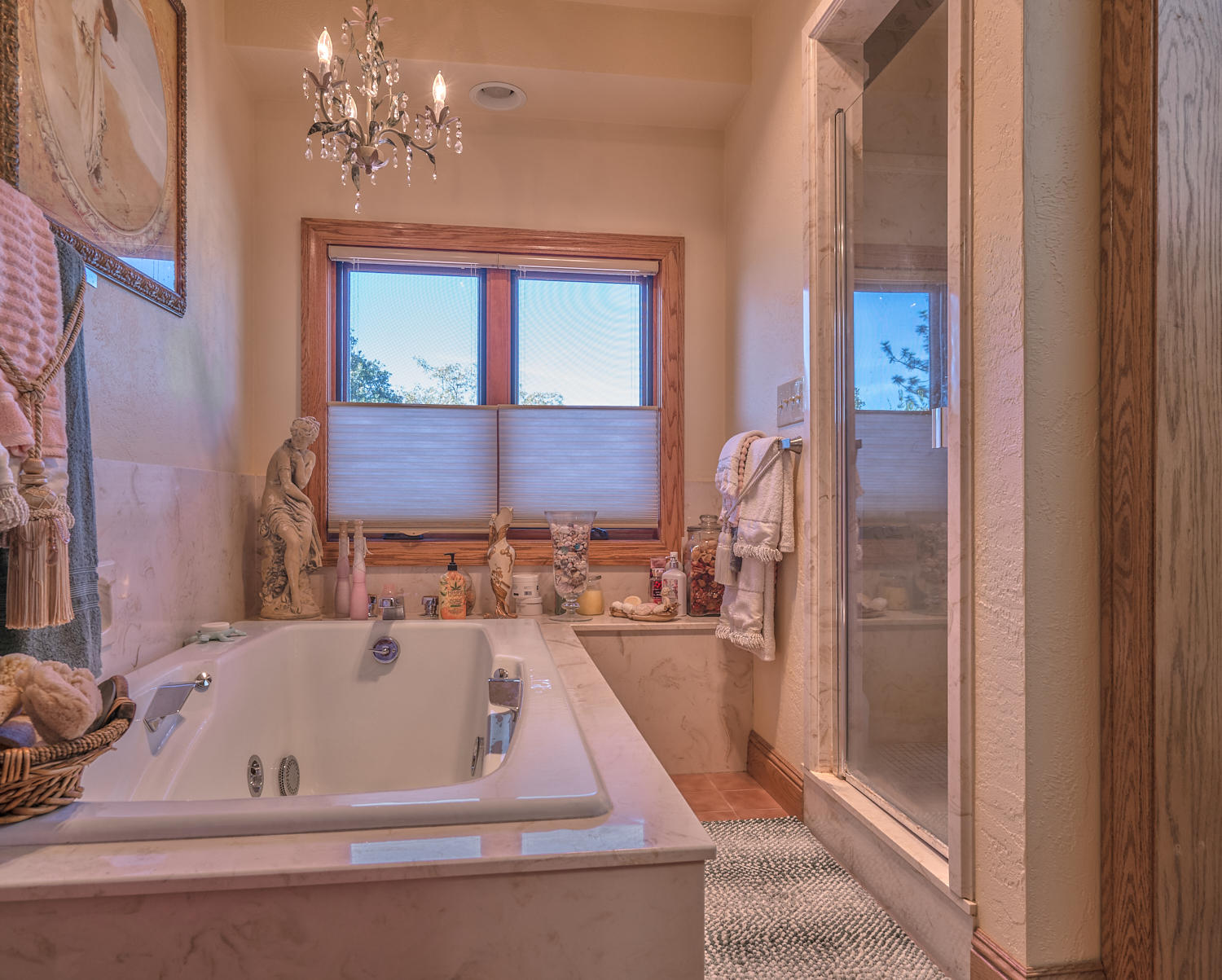 150 Nick Young Road Eagle Point, OR 97524 - Photo 18 of 41 a bath tub sitting in a bathroom next to a window