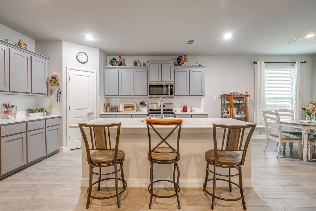 1824 Millbrae Road Cleburne, TX 76033 - Photo 8 of 38 Kitchen with Large island