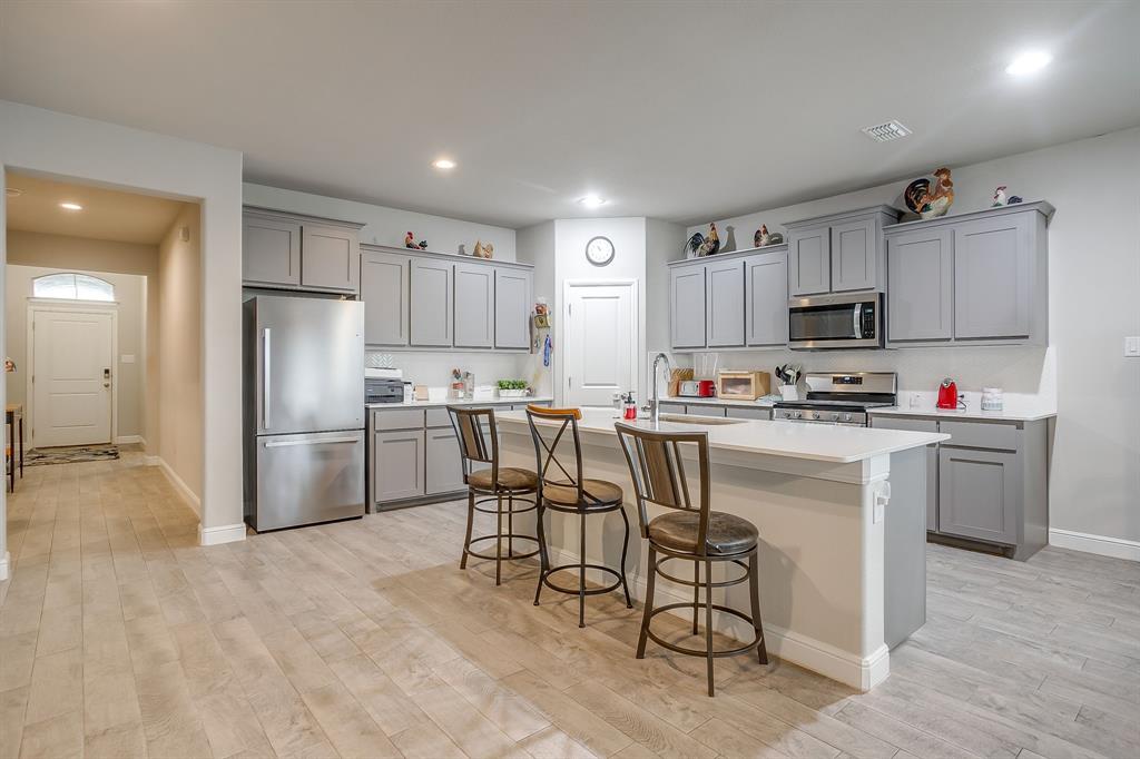 1824 Millbrae Road Cleburne, TX 76033 - Photo 9 of 38 Kitchen with Large island
