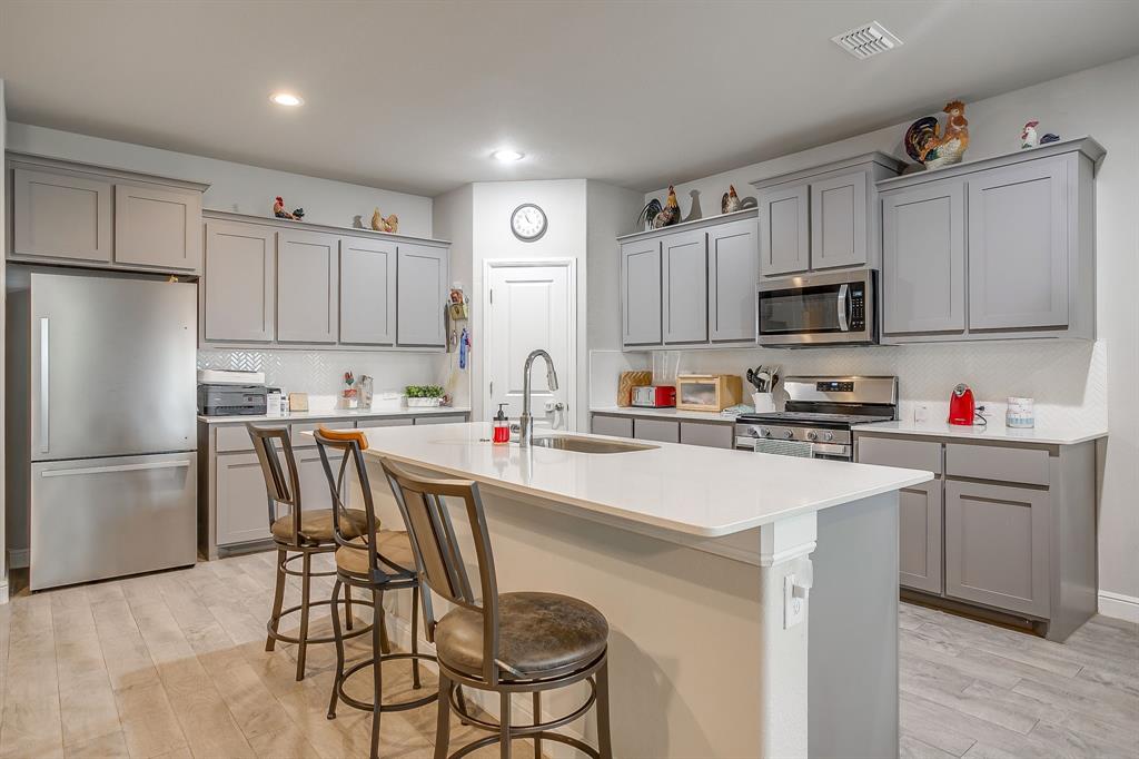 1824 Millbrae Road Cleburne, TX 76033 - Photo 10 of 38 Kitchen with Large island
