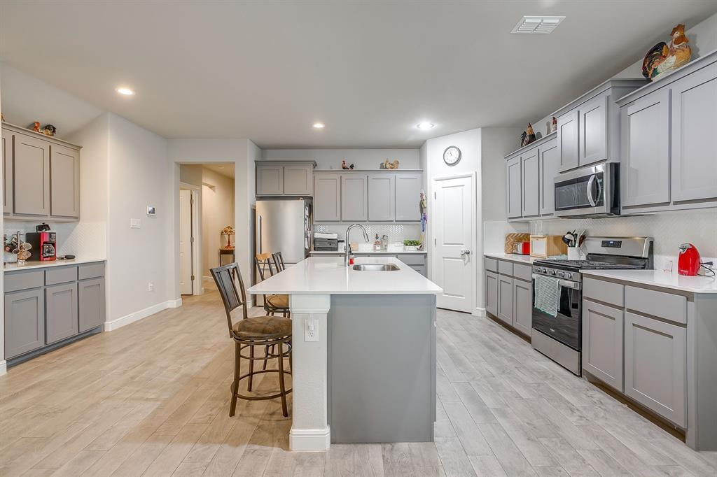 1824 Millbrae Road Cleburne, TX 76033 - Photo 11 of 38 Kitchen with Large island