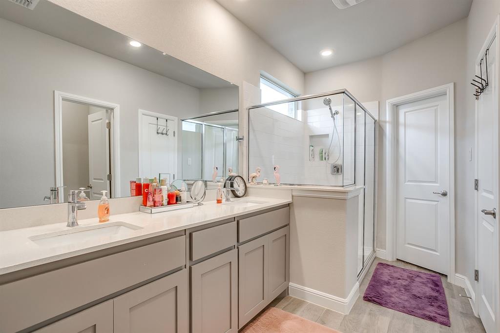 1824 Millbrae Road Cleburne, TX 76033 - Photo 18 of 38 Large Primary Bathroom