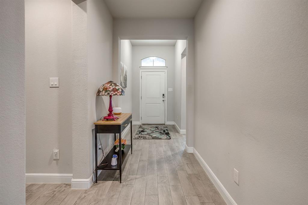 1824 Millbrae Road Cleburne, TX 76033 - Photo 5 of 38 Entryway