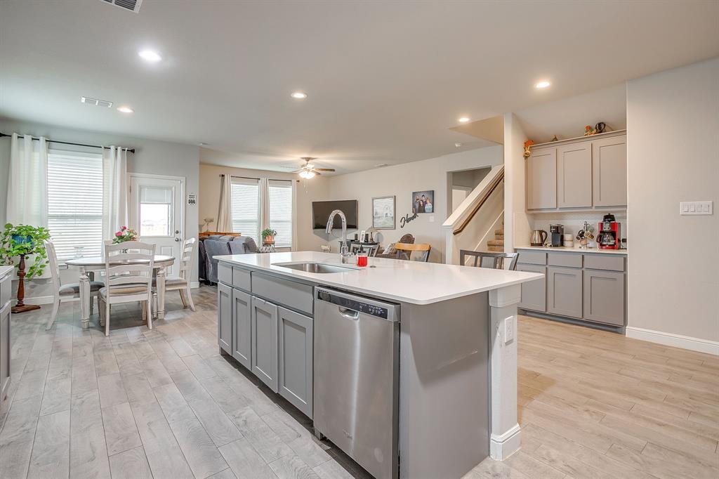 1824 Millbrae Road Cleburne, TX 76033 - Photo 6 of 38 Kitchen with Large island