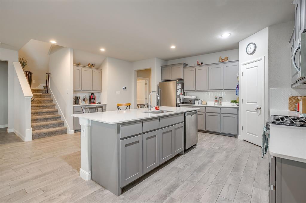 1824 Millbrae Road Cleburne, TX 76033 - Photo 7 of 38 Kitchen with Large island