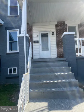 a view of entryway with a front door