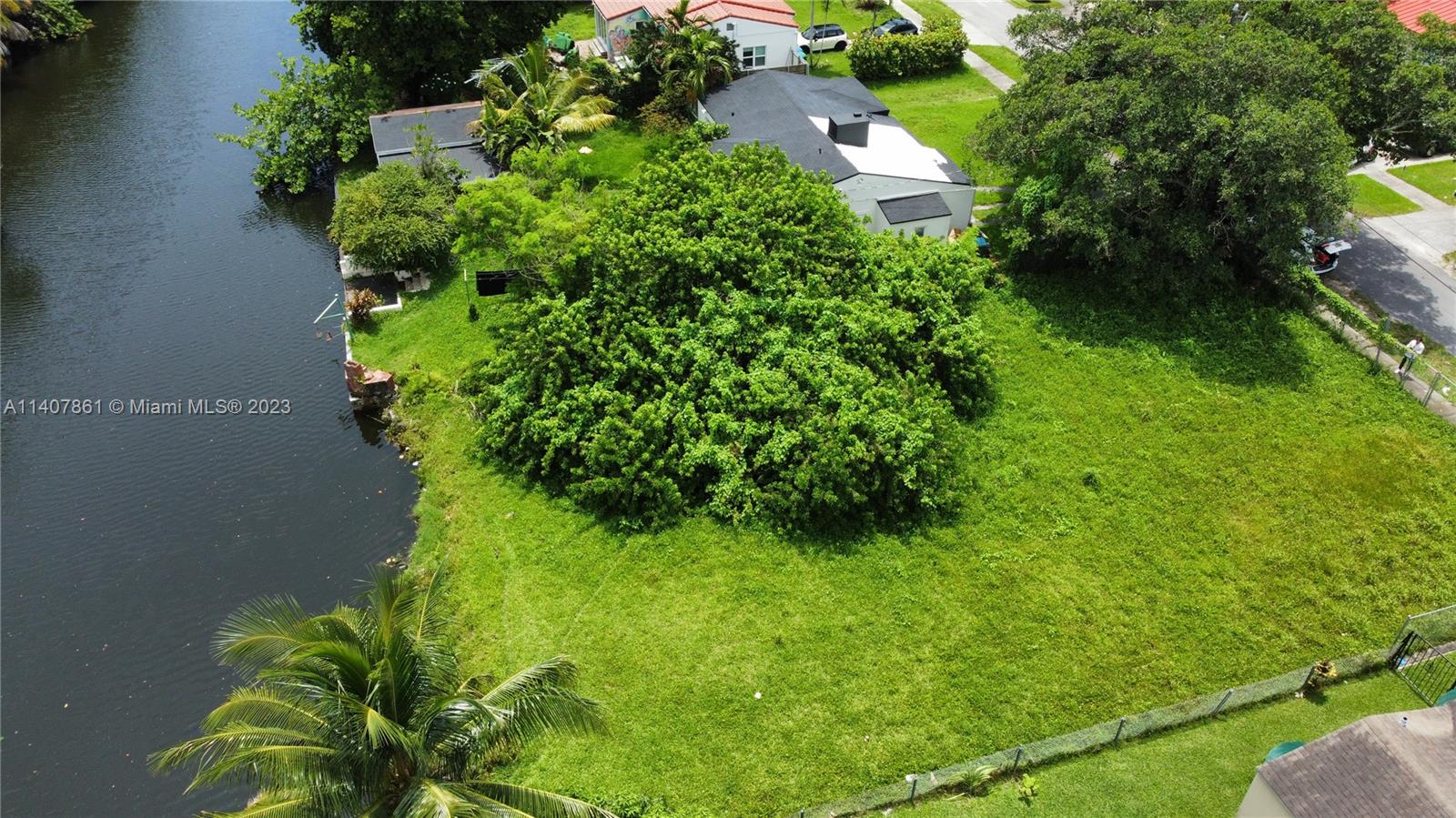 75 Northwest 85th Street Miami, FL 33150 - Photo 2 of 10 a view of a garden