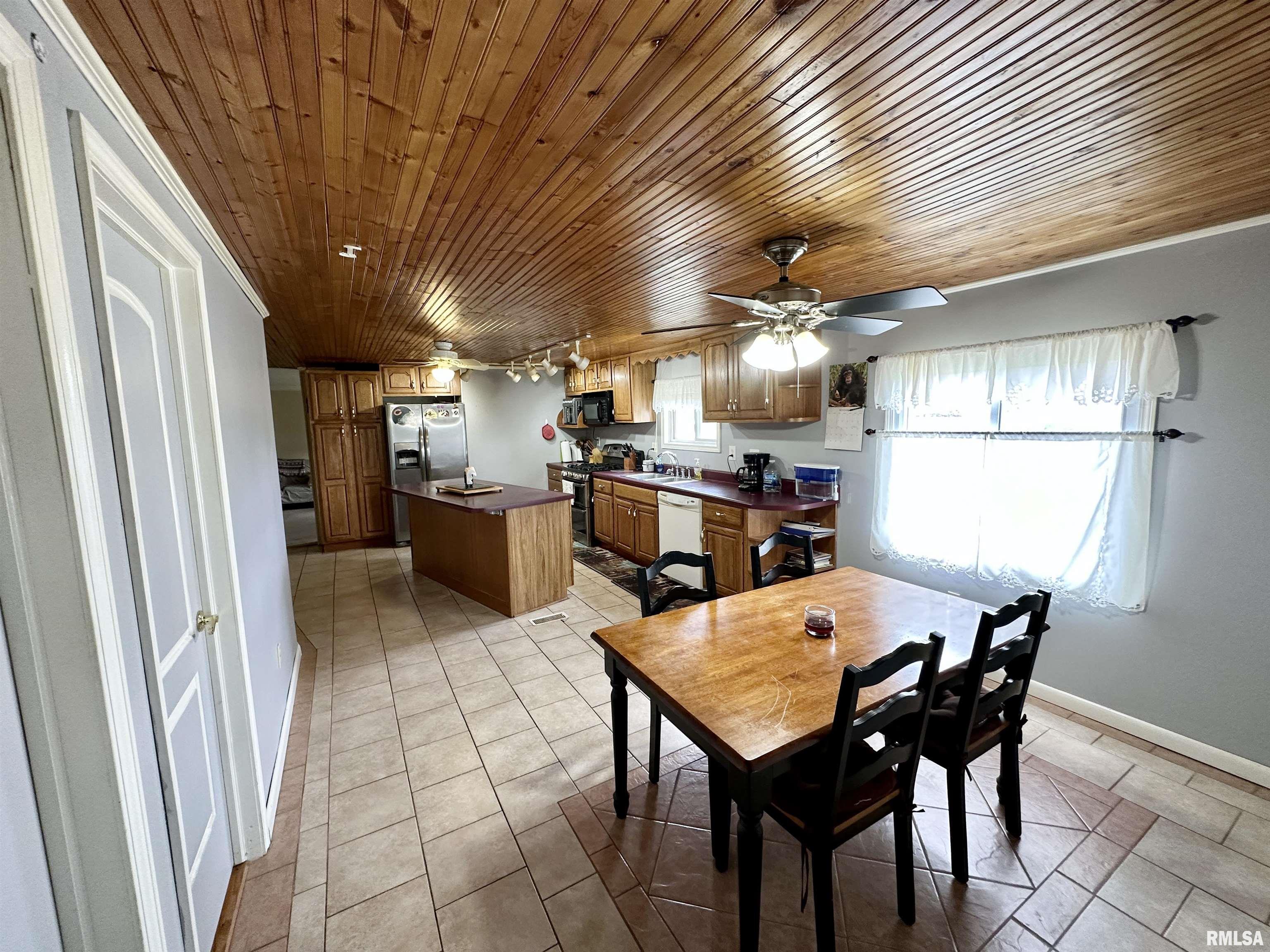 160 Beach Road Meredosia, IL 62665 - Photo 11 of 47