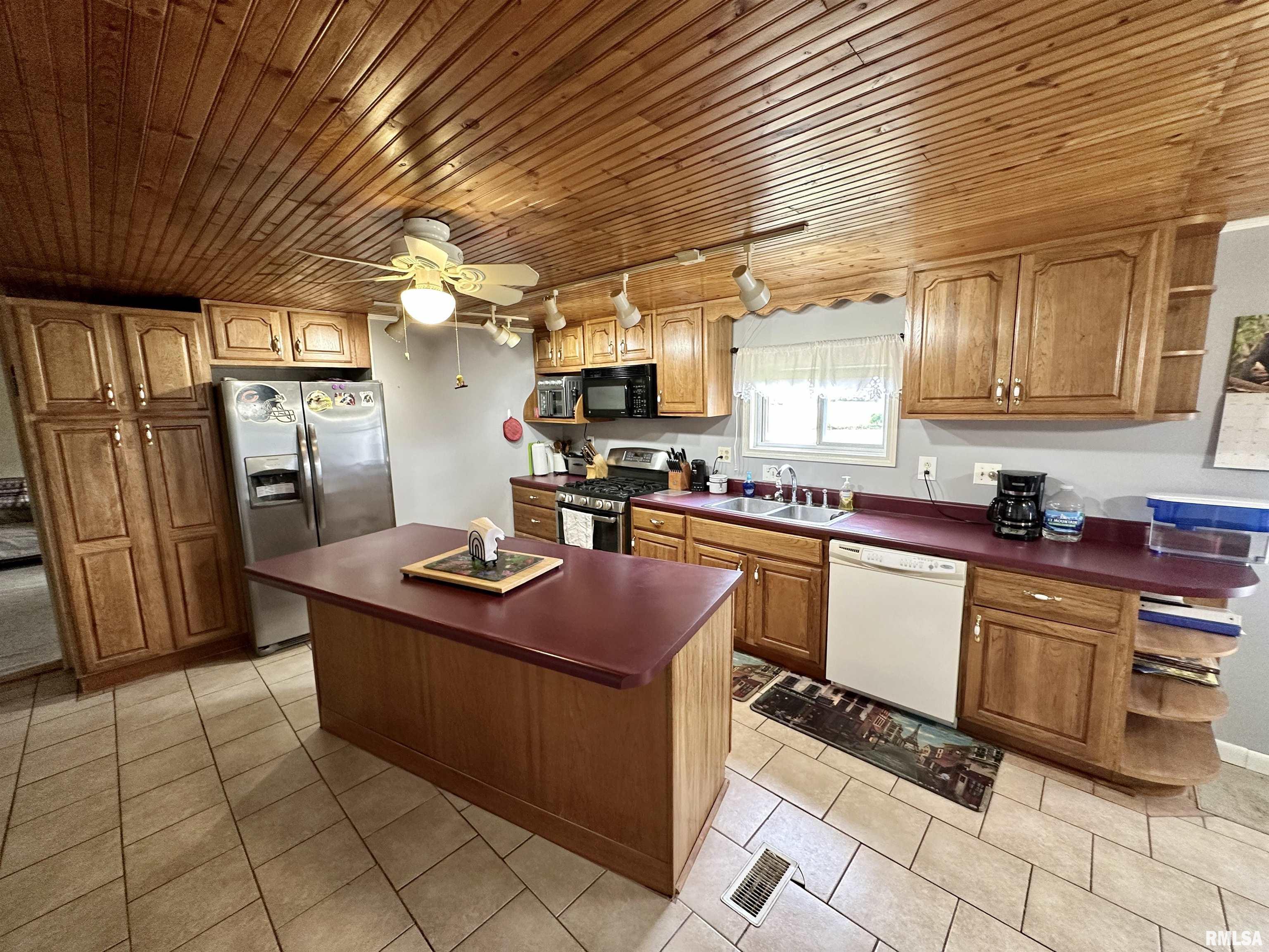 160 Beach Road Meredosia, IL 62665 - Photo 8 of 47