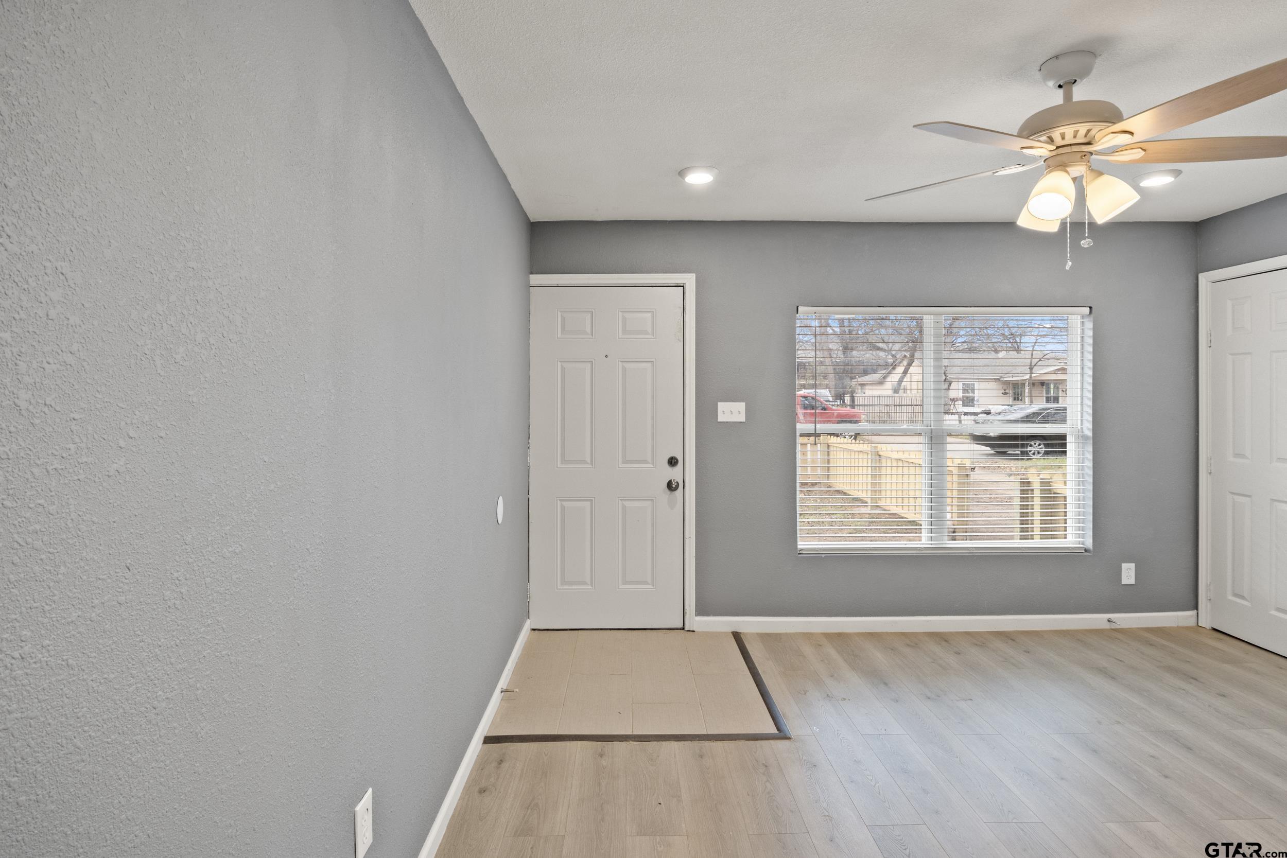 903 Hester Street Arlington, TX 76011 - Photo 3 of 17