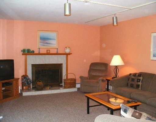 32 Riverside Drive Narragansett, RI 02882 - Photo 3 of 8 Den/Family/Great Room.
