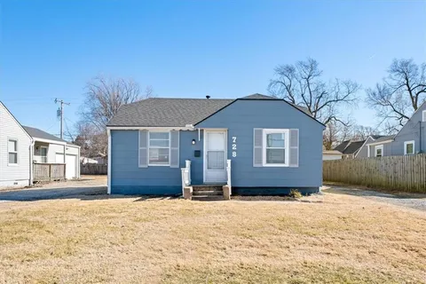 $189,999 | 728 South Kansas Avenue, Olathe, KS 66061