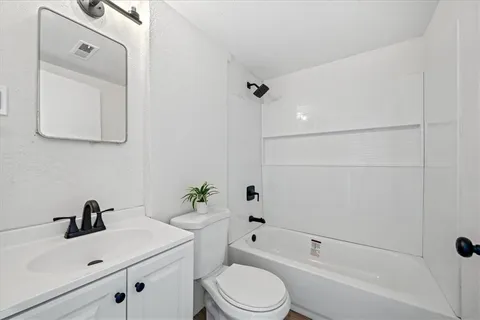 $189,999 | 728 South Kansas Avenue, Olathe, KS 66061