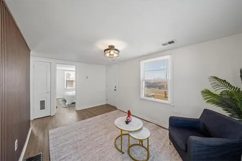 $189,999 | 728 South Kansas Avenue, Olathe, KS 66061