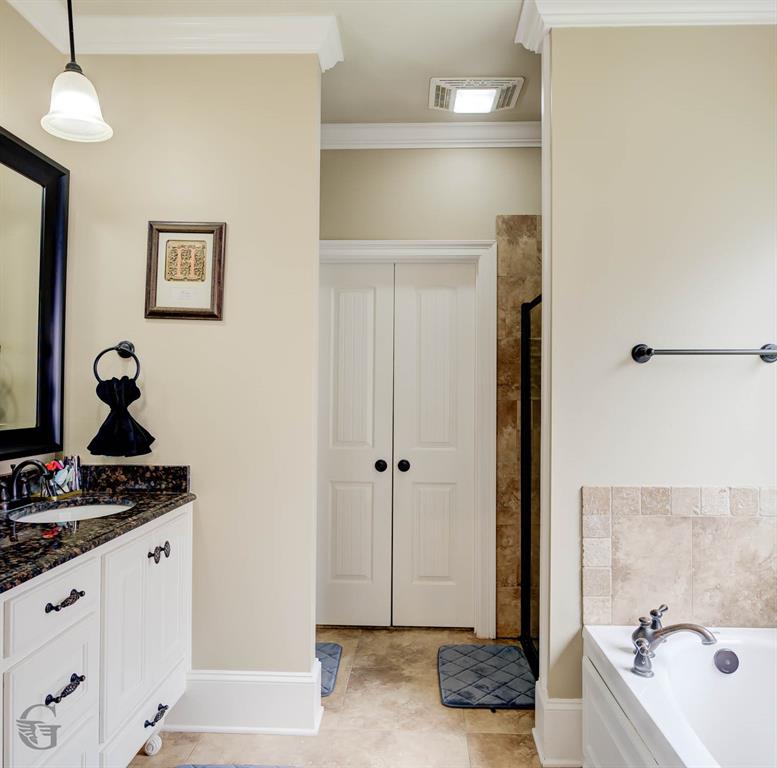334 Wood Springs Haughton, LA 71037 - Photo 11 of 25 a bathroom with a tub sink and mirror
