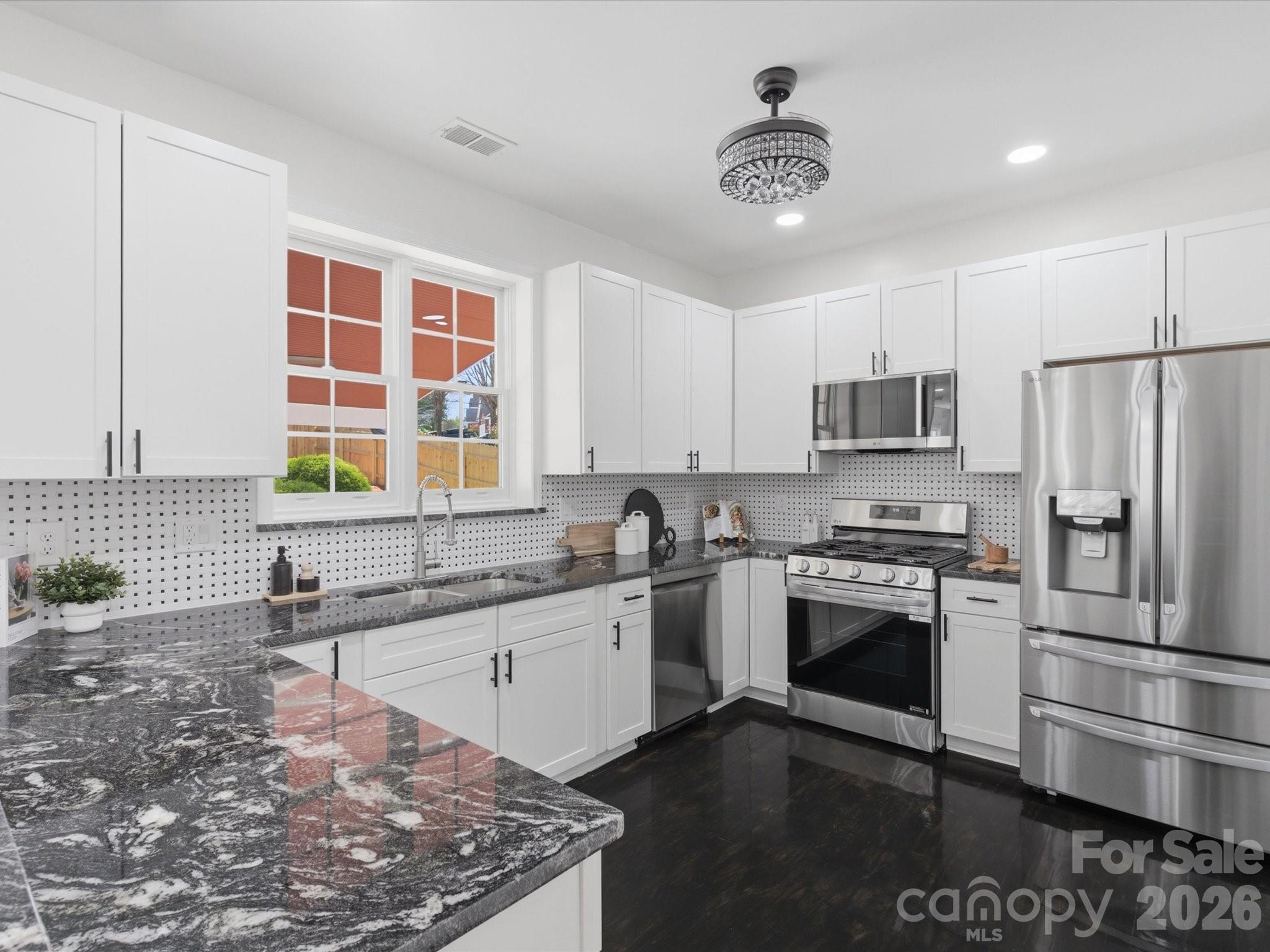 7702 Harrington Woods Road Charlotte, NC 28269 - Photo 14 of 41
