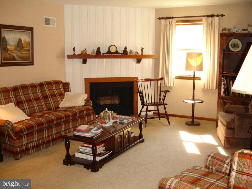 1121 Colonial Road Lancaster, PA 17603 - Photo 3 of 9 Gallery Image 3