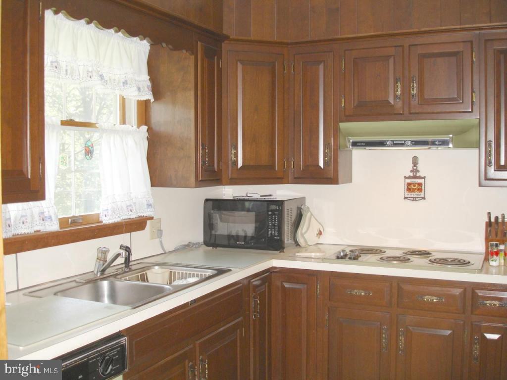 1121 Colonial Road Lancaster, PA 17603 - Photo 8 of 9 Gallery Image 8