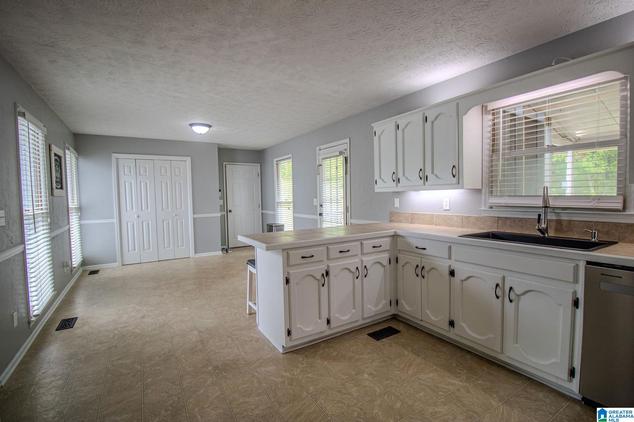 1228 Valleywood Road Oxford, AL 36203 - Photo 8 of 55 Gallery Image 8