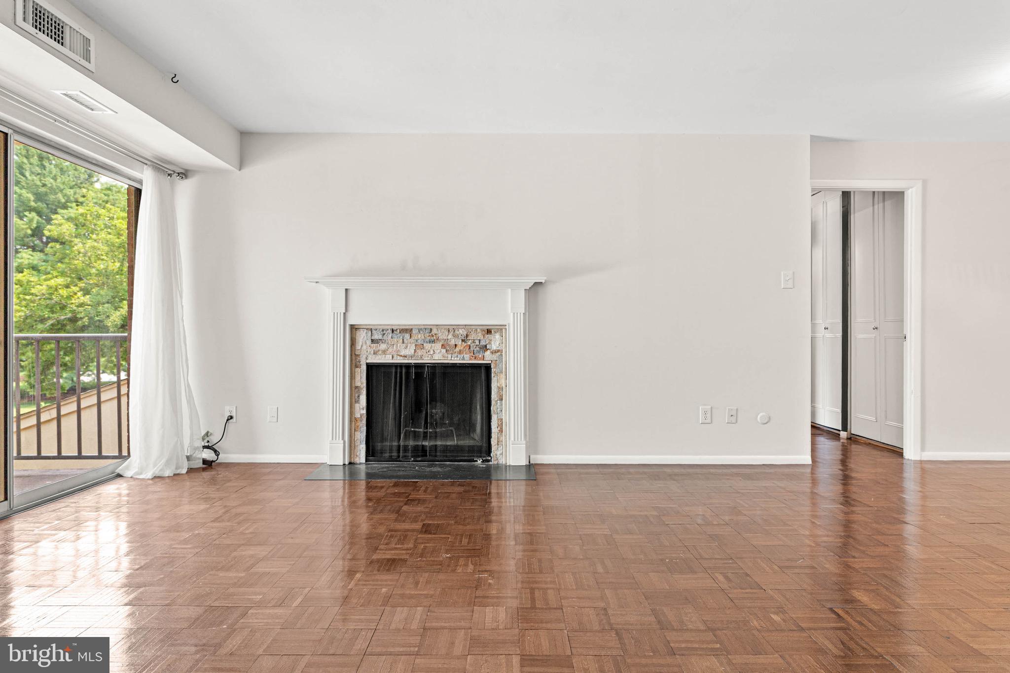 423 Old Forge Crossing, Unit 423 Devon, PA 19333 - Photo 6 of 24 Living Room