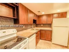 $1,600 | 1805 Sans Souci Boulevard, Unit 321, North Miami, FL 33181