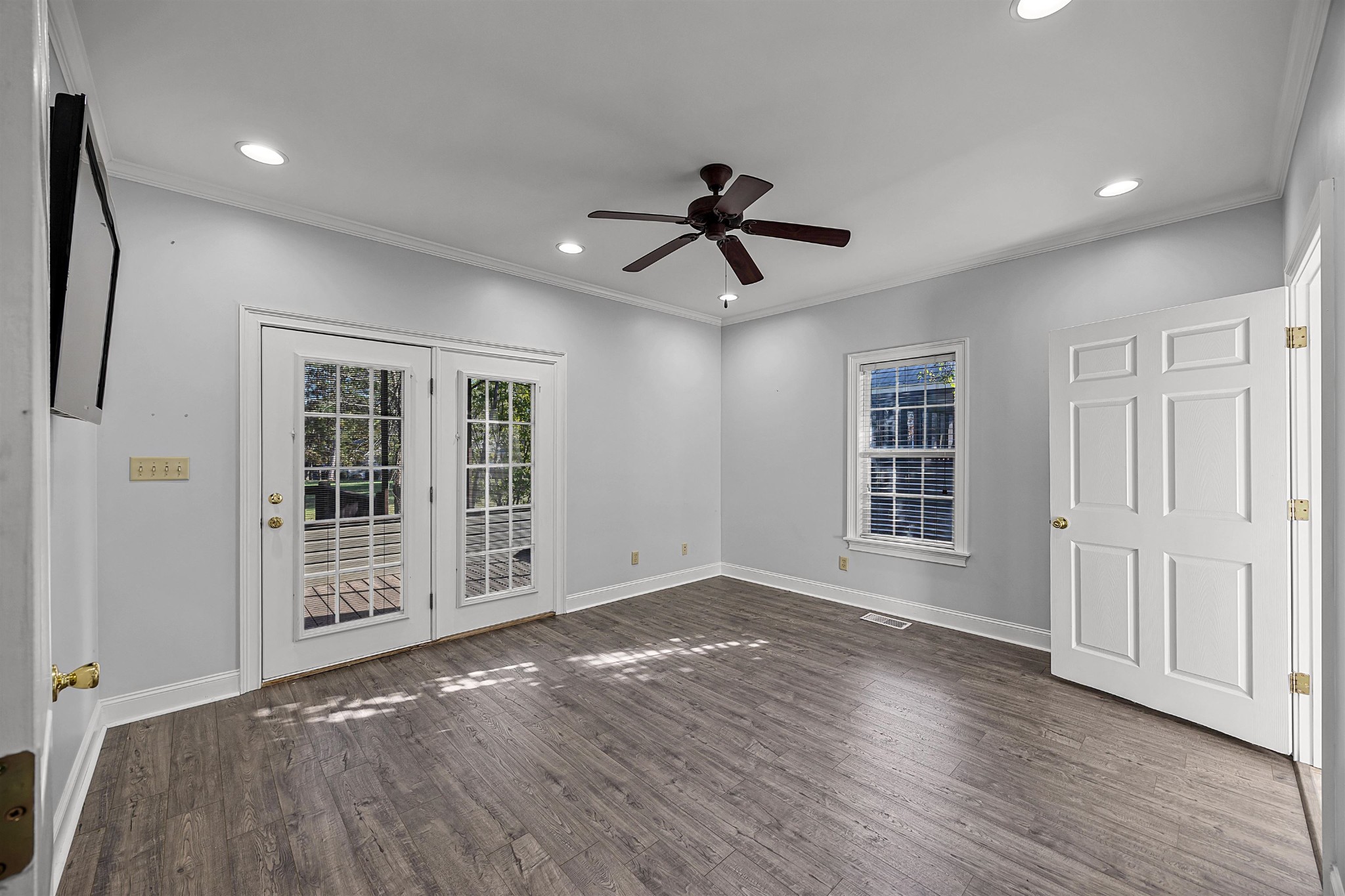 6 Laura Lane Iuka, MS 38852 - Photo 10 of 25 a view of empty room with wooden floor and fan