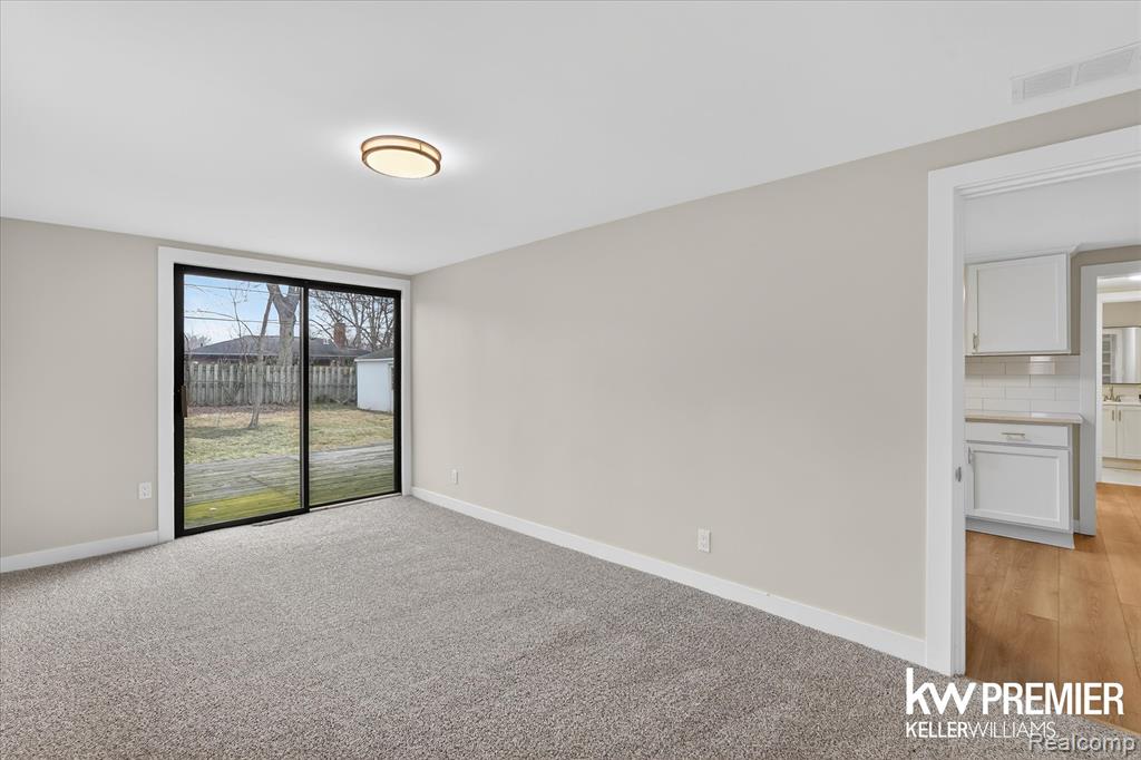 5658 Crescent Road Waterford, MI 48327 - Photo 21 of 40 Gallery Image 21