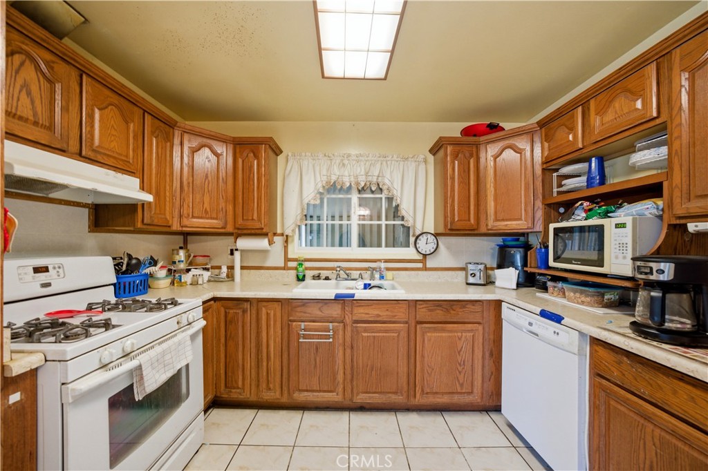 2731 West Victoria Street Rialto, CA 92376 - Photo 10 of 42