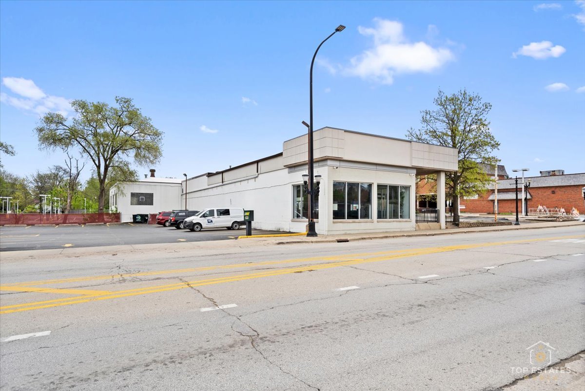 206 North Cook Street Barrington, IL 60010 - Photo 7 of 55
