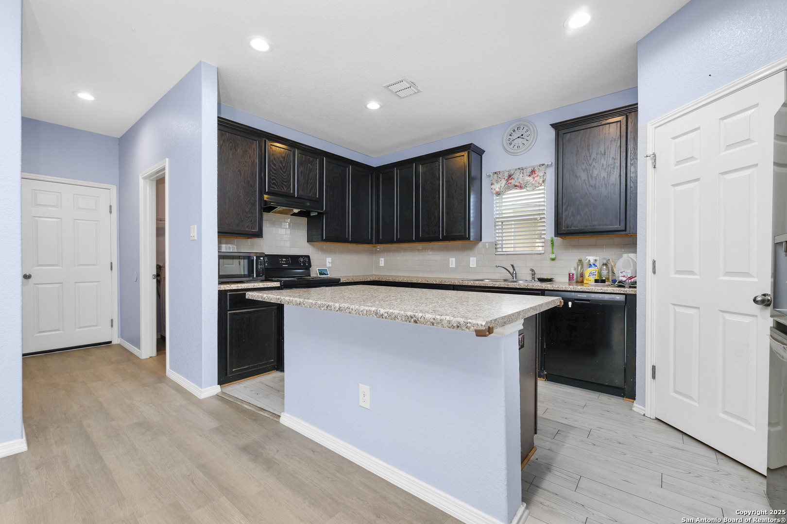 2450 Keyhole View Converse, TX 78109 - Photo 6 of 24