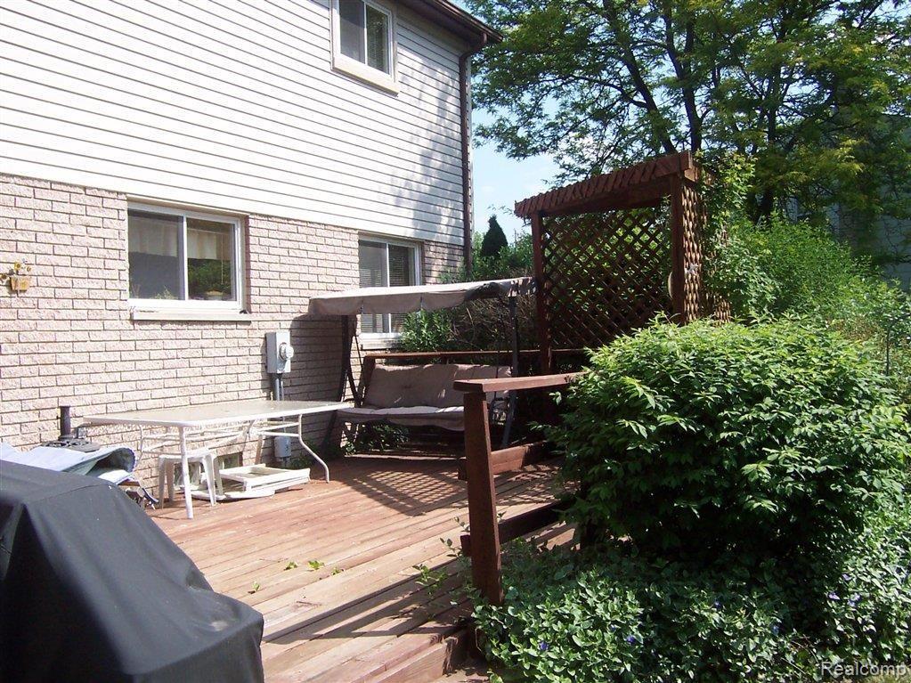 12154 Wildwing Road Plymouth, MI 48170 - Photo 22 of 24 100_2342.JPG