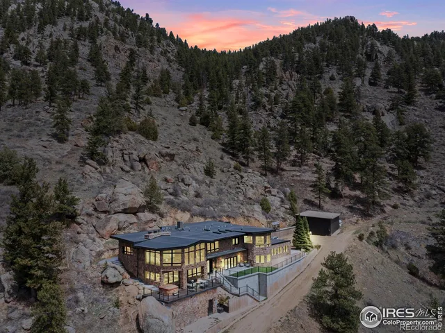 a view of a garden with patio