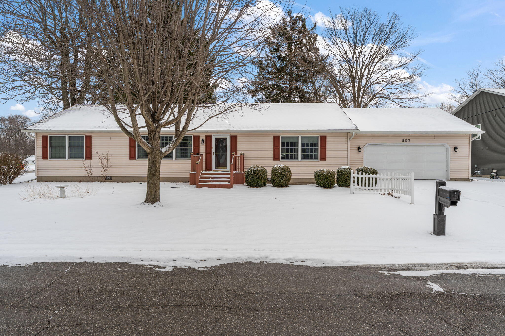 507 South 20th Street Chesterton, IN 46304 - Photo 2 of 27 a front view of a house with garage